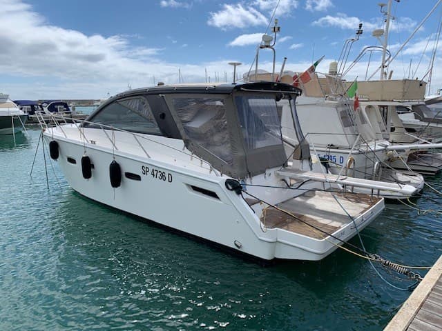 Sealine Sc 35 - Detail View 1 Sealine Sc 35 - Detail View 1