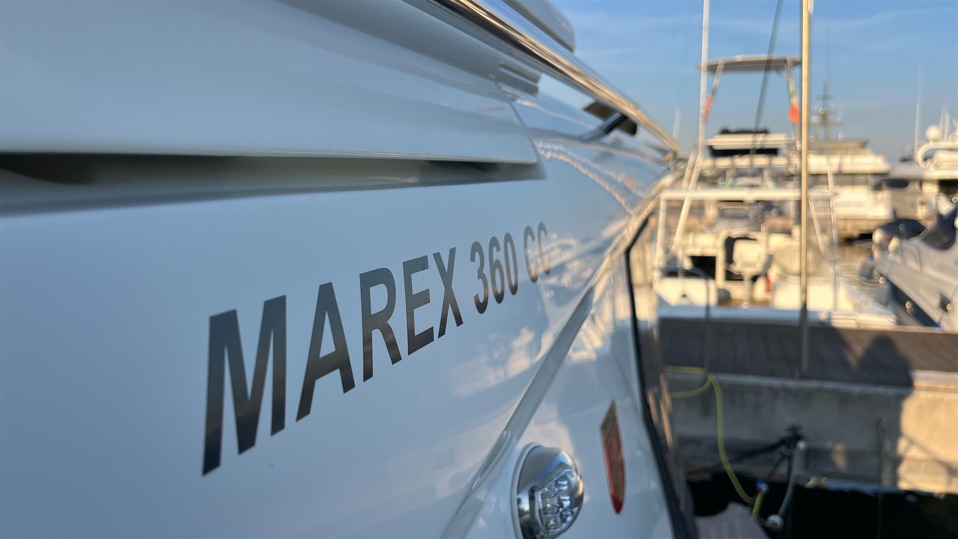 Marex 360 Cabriolet Cruiser - Interior View Marex 360 Cabriolet Cruiser - Interior View