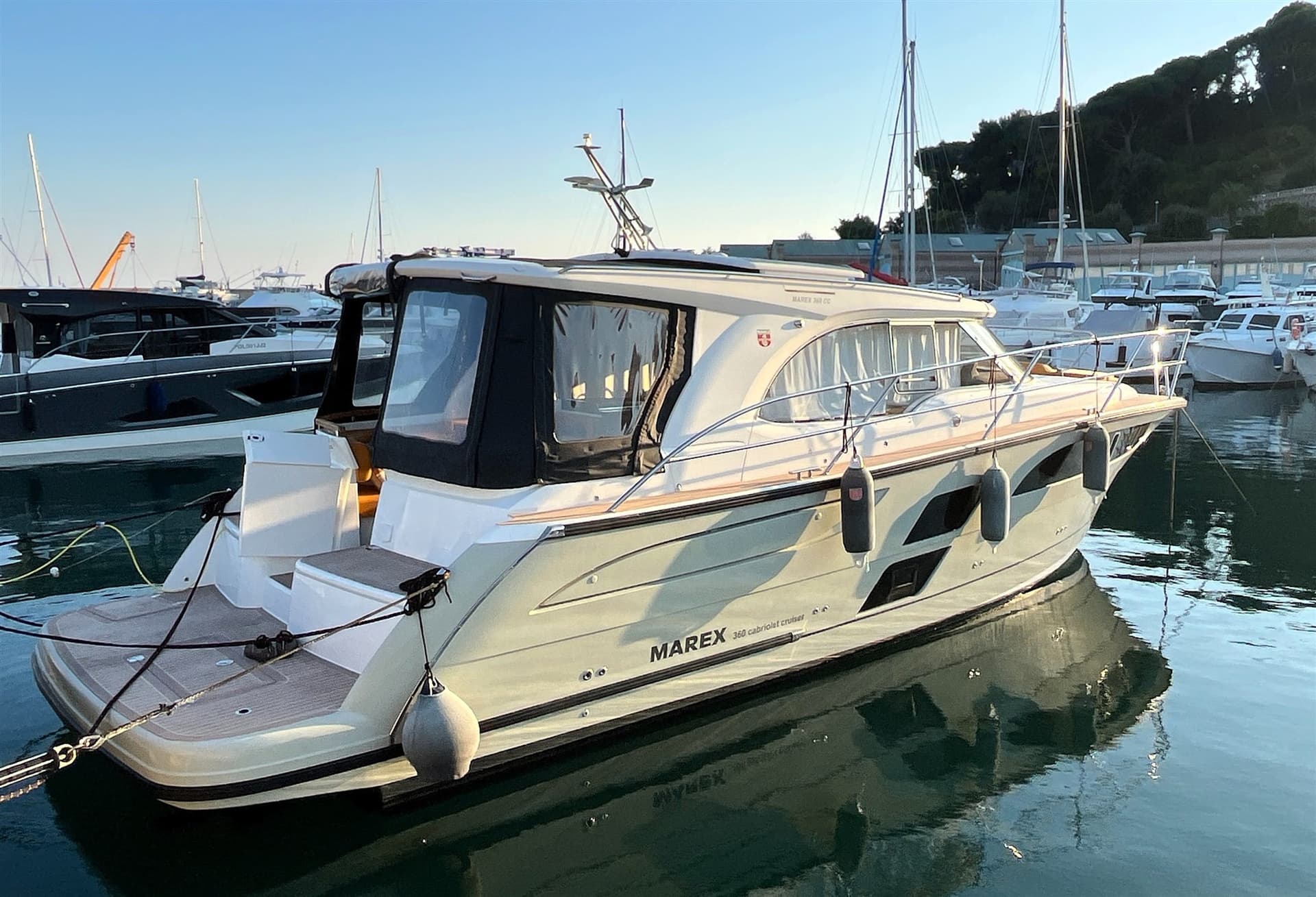 Marex 360 Cabriolet Cruiser - Detail View 1 Marex 360 Cabriolet Cruiser - Detail View 1