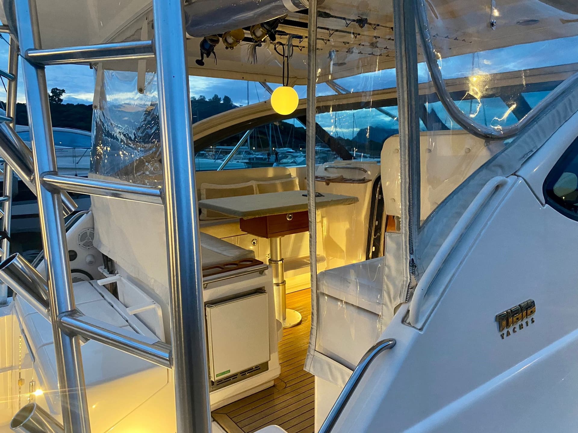 Tiara Yachts 4200 Open usato - foto hero 6
