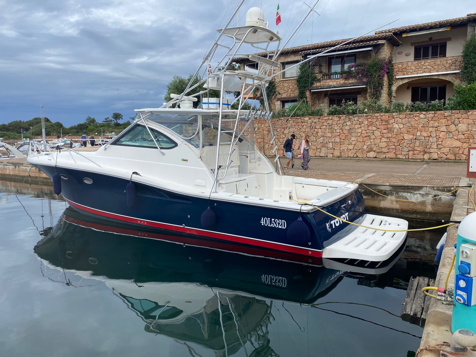 Tiara Yachts 4200 Open - Deck View Tiara Yachts 4200 Open - Deck View