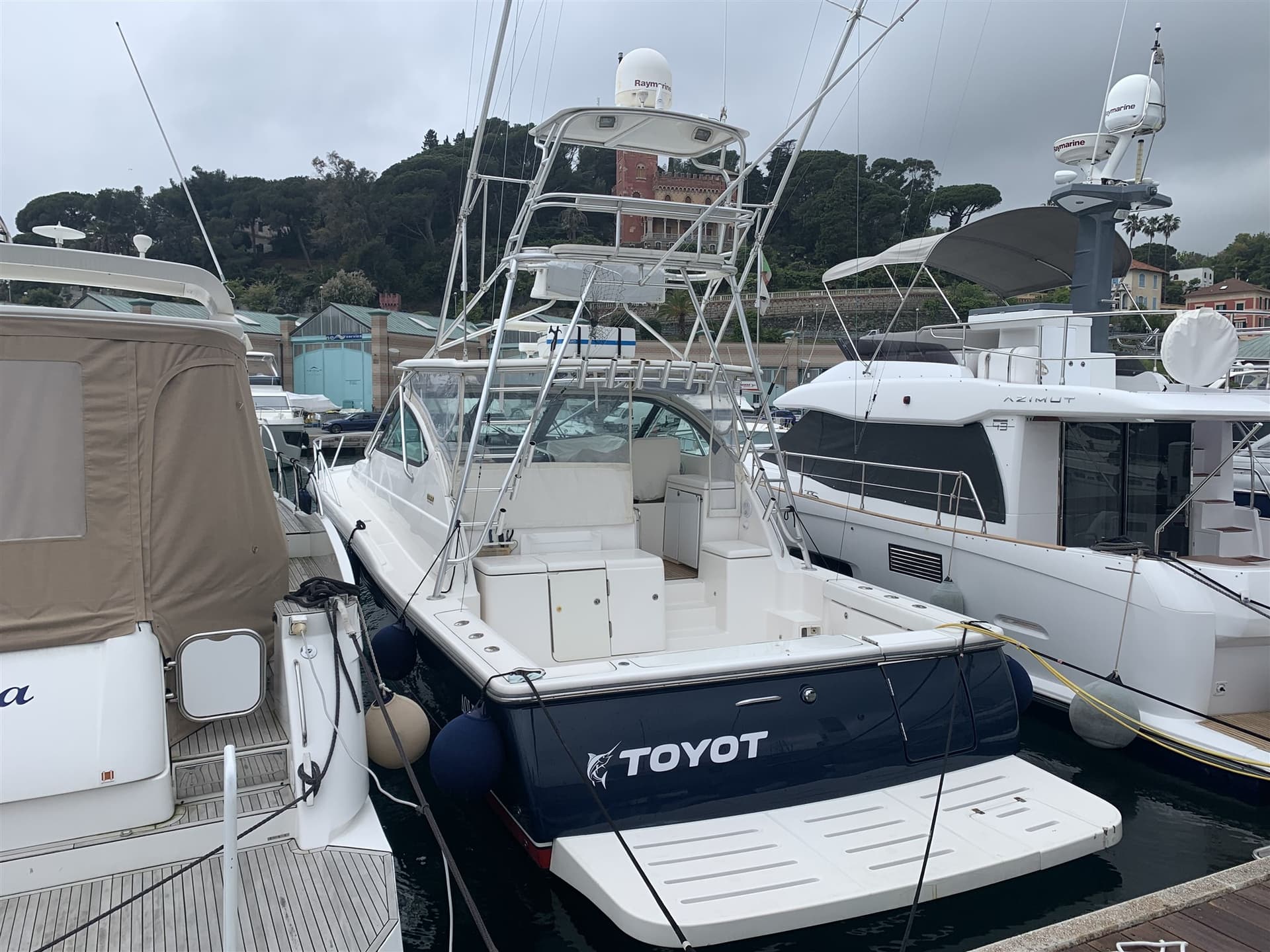 Tiara Yachts 4200 Open - Interior View Tiara Yachts 4200 Open - Interior View