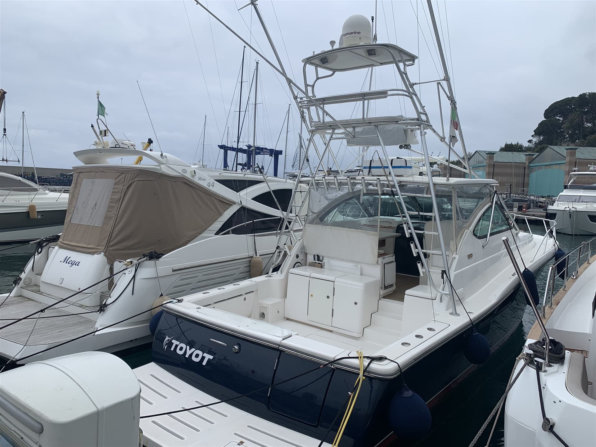 Tiara Yachts 4200 Open - Detail View 1 Tiara Yachts 4200 Open - Detail View 1