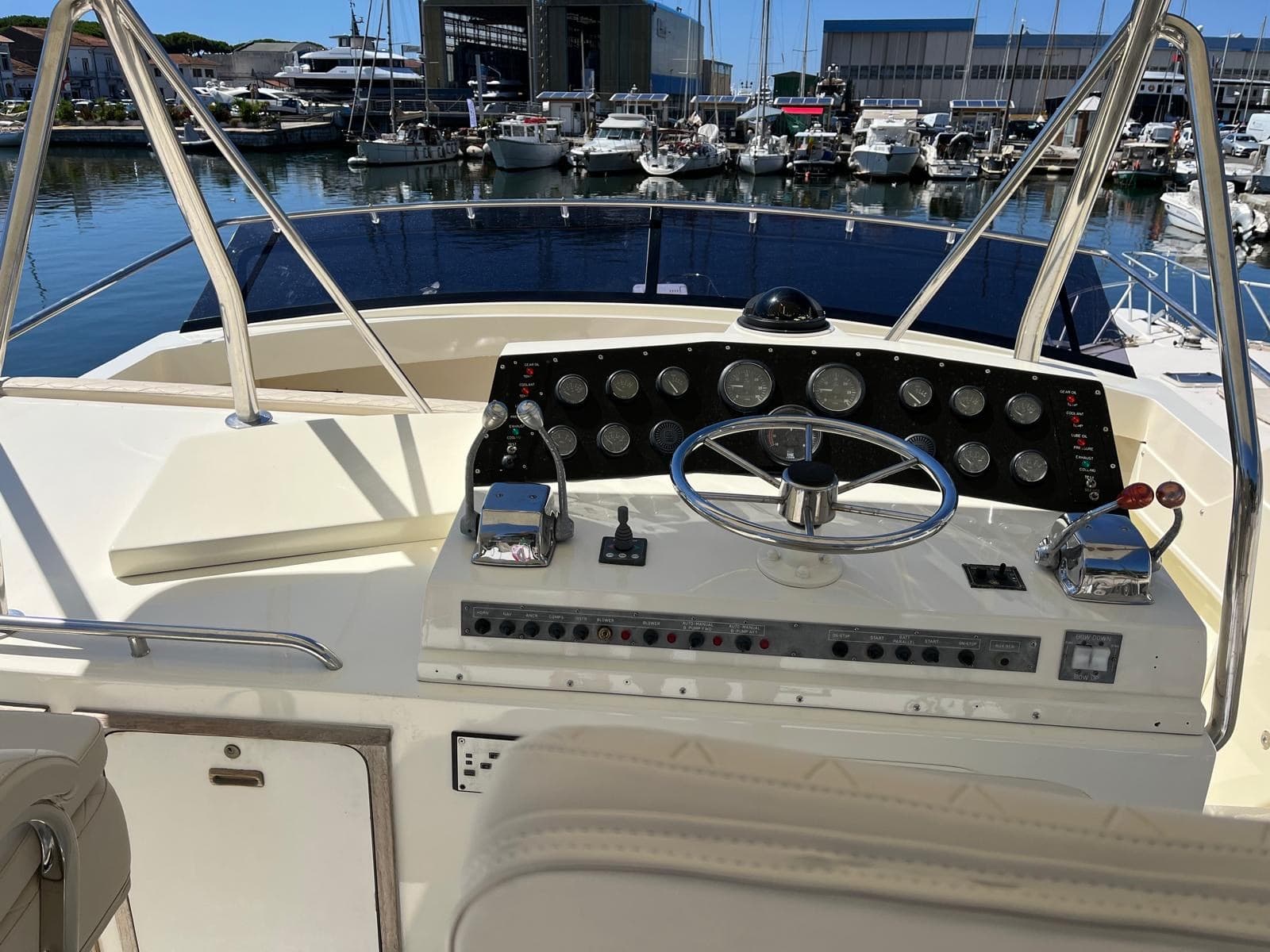 Bertram Yacht 46.6 Convertible usato - dettaglio 3