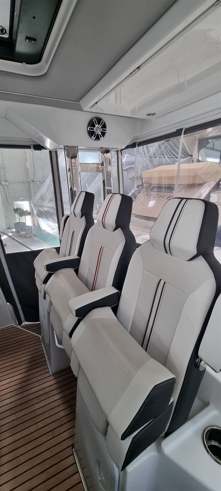 Jeanneau Cap Camarat 12.5 Wa - Interior View Jeanneau Cap Camarat 12.5 Wa - Interior View