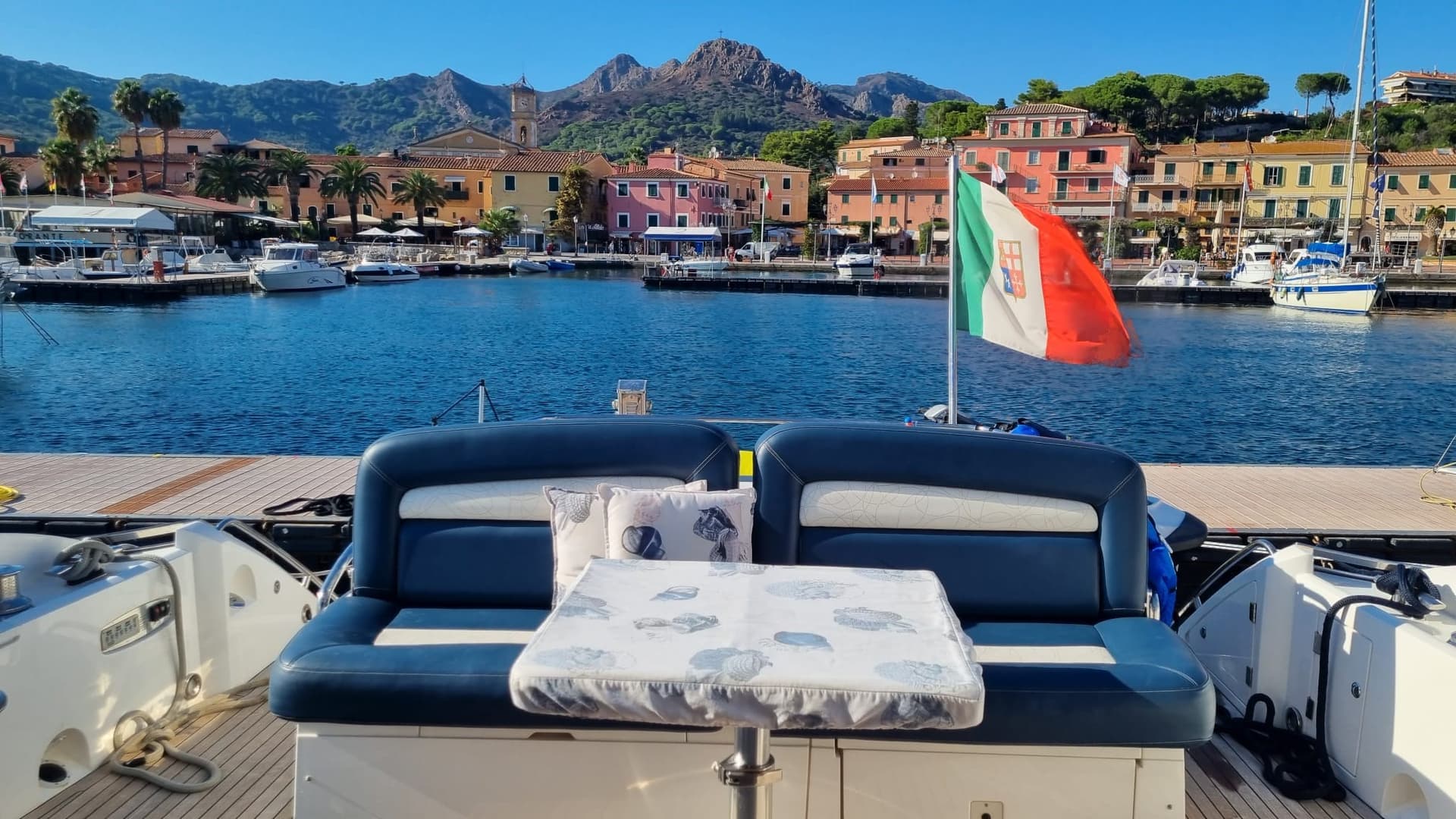 Sunseeker Predator 52 - Deck View Sunseeker Predator 52 - Deck View