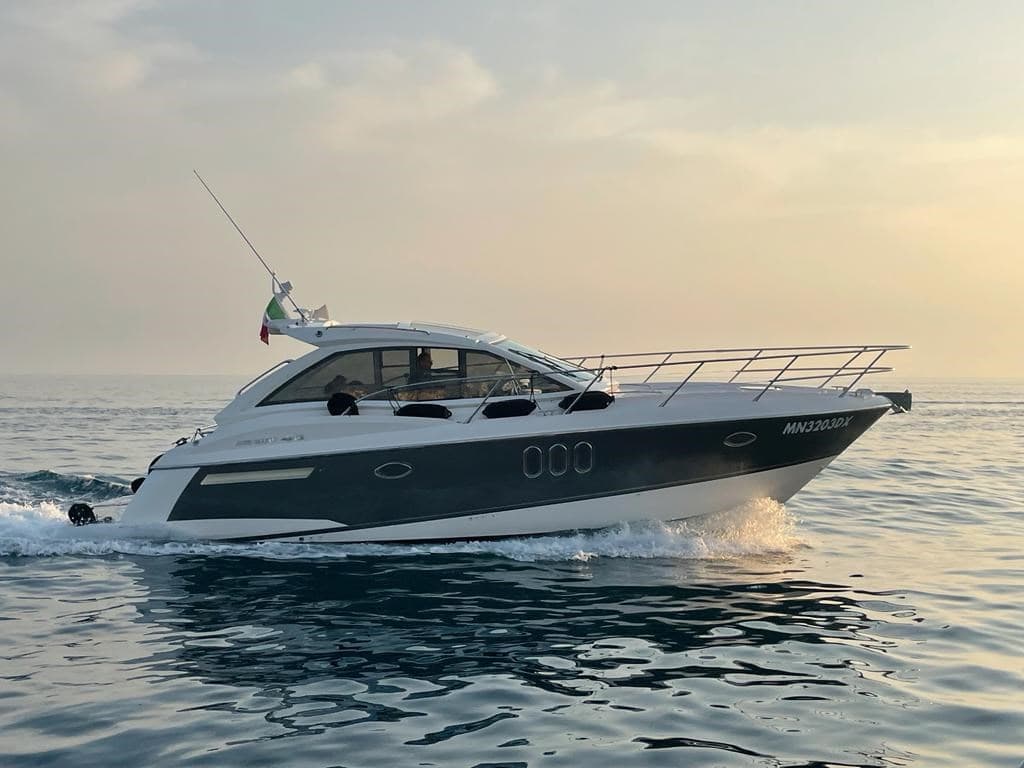 Absolute 40 Ht - Detail View 1 Absolute 40 Ht - Detail View 1