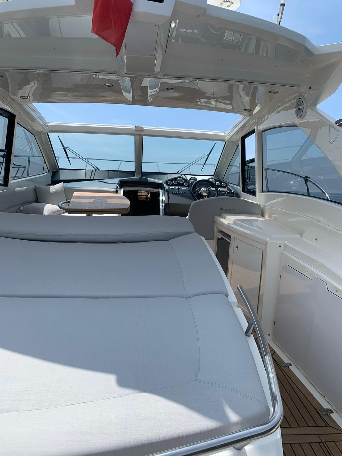 Absolute 40 Ht - Deck View Absolute 40 Ht - Deck View