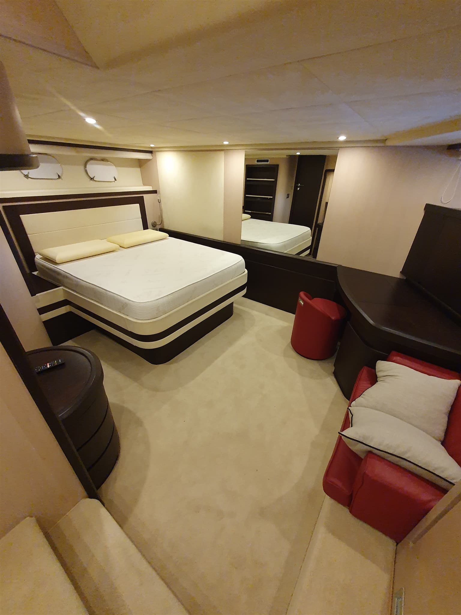 VZ Vz 18 - Interior View VZ Vz 18 - Interior View