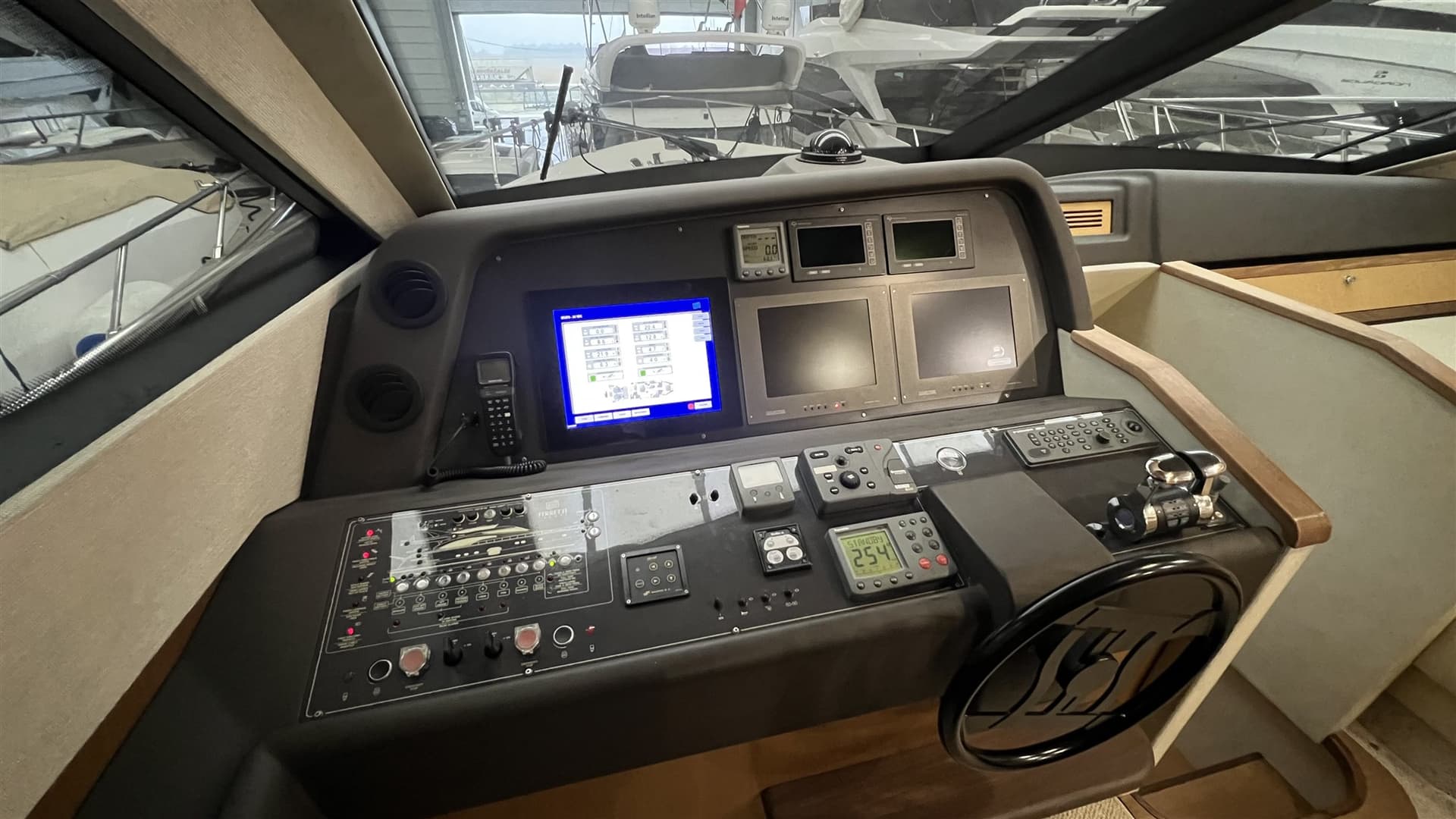 Ferretti Yachts 681 - Deck View Ferretti Yachts 681 - Deck View