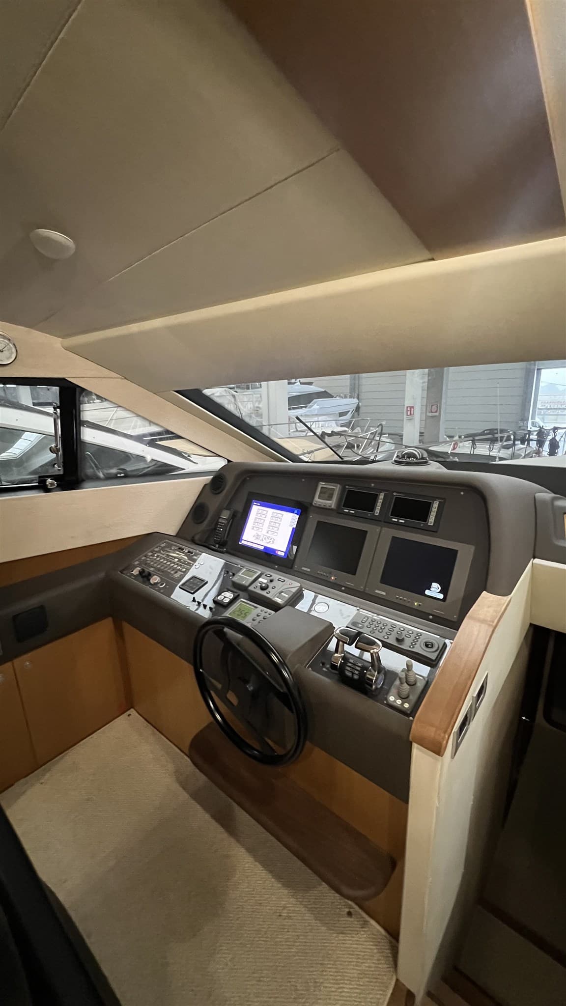 Ferretti Yachts 681 usato - dettaglio 4