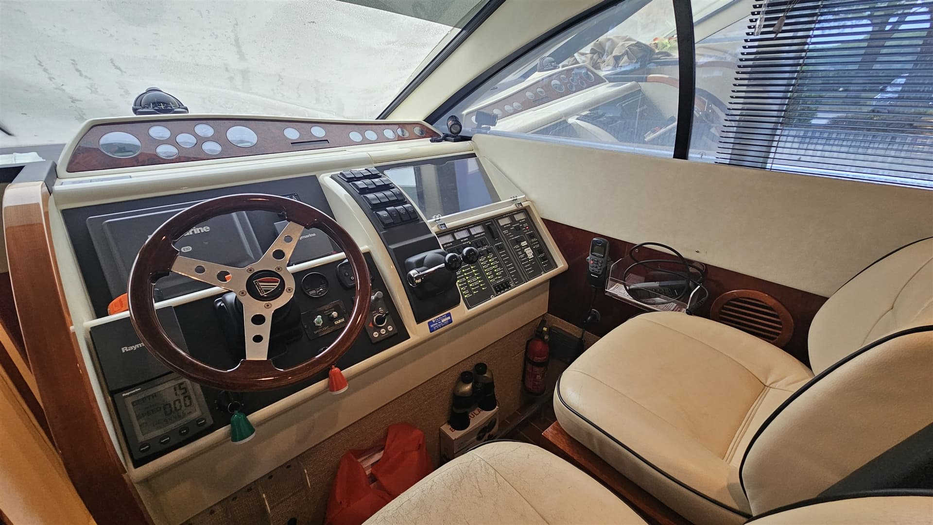 Fairline Phantom 50 used - detail 4