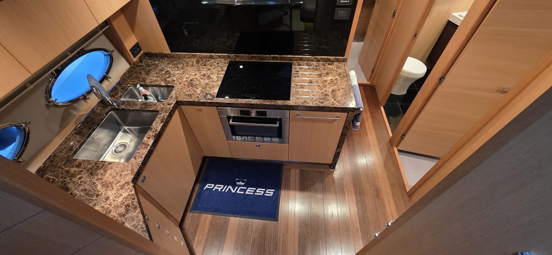 Princess Yachts V 72 gebraucht - Hauptbild 11
