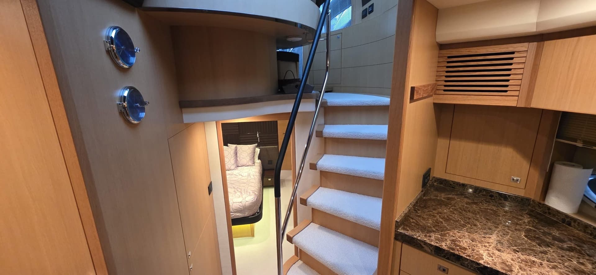 Princess Yachts V 72 gebraucht - Hauptbild 10