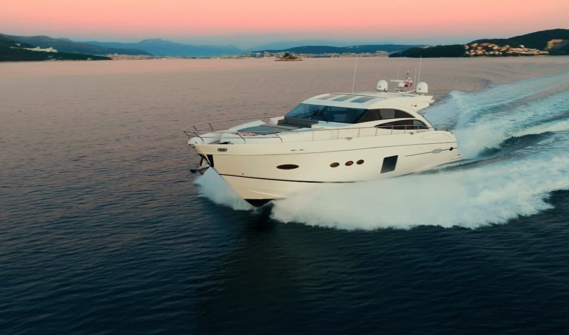 Princess Yachts V 72 gebraucht - Hauptansicht