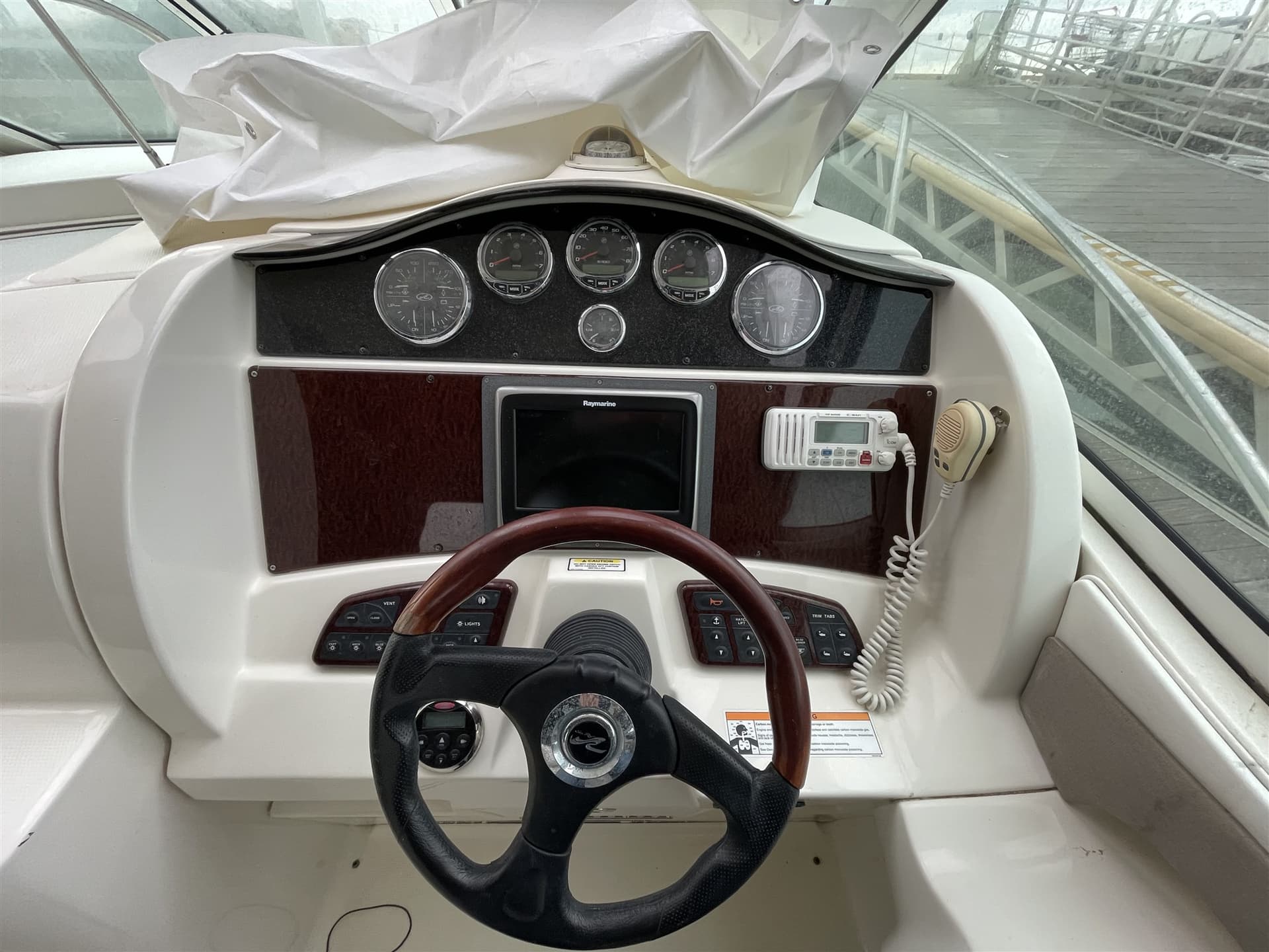 Sea Ray 325 Sundancer usato - dettaglio 3