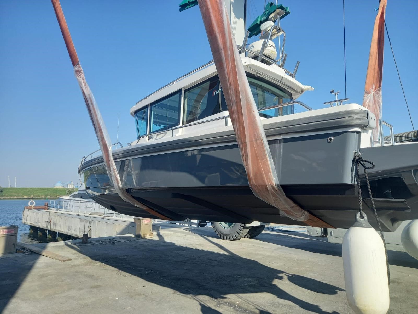 Axopar 28 - Deck View Axopar 28 - Deck View