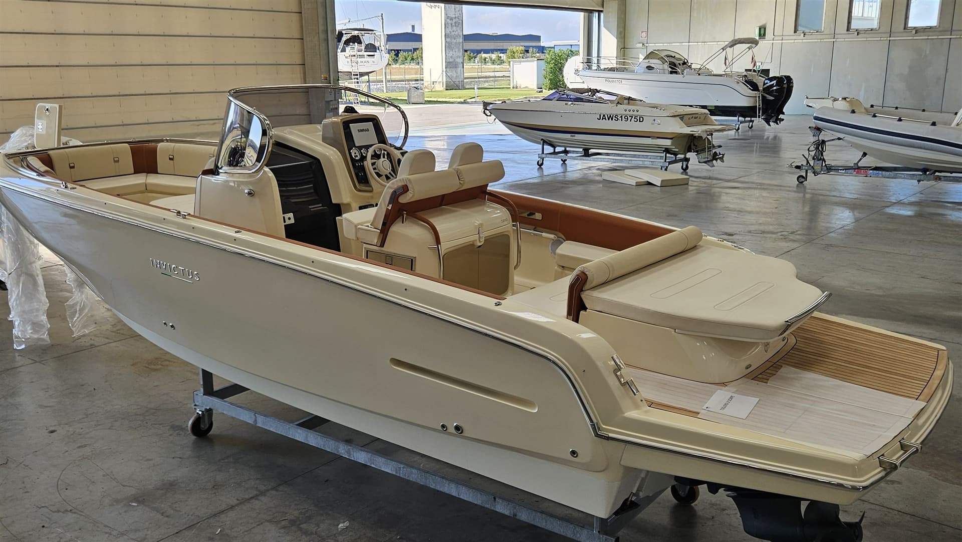 Invictus 280 Sx - Interior View Invictus 280 Sx - Interior View