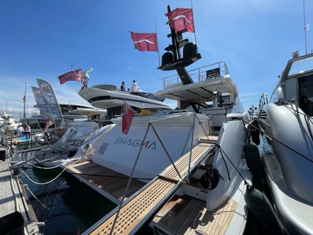 Azimut S7 M/Y 2020 - Detail View 1 Azimut S7 M/Y 2020 - Detail View 1