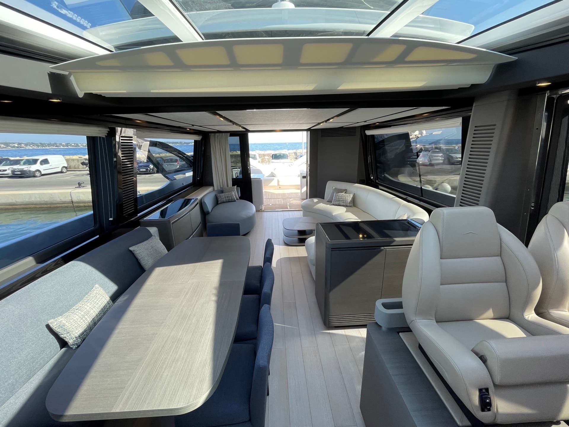 Azimut S8 - Deck View Azimut S8 - Deck View