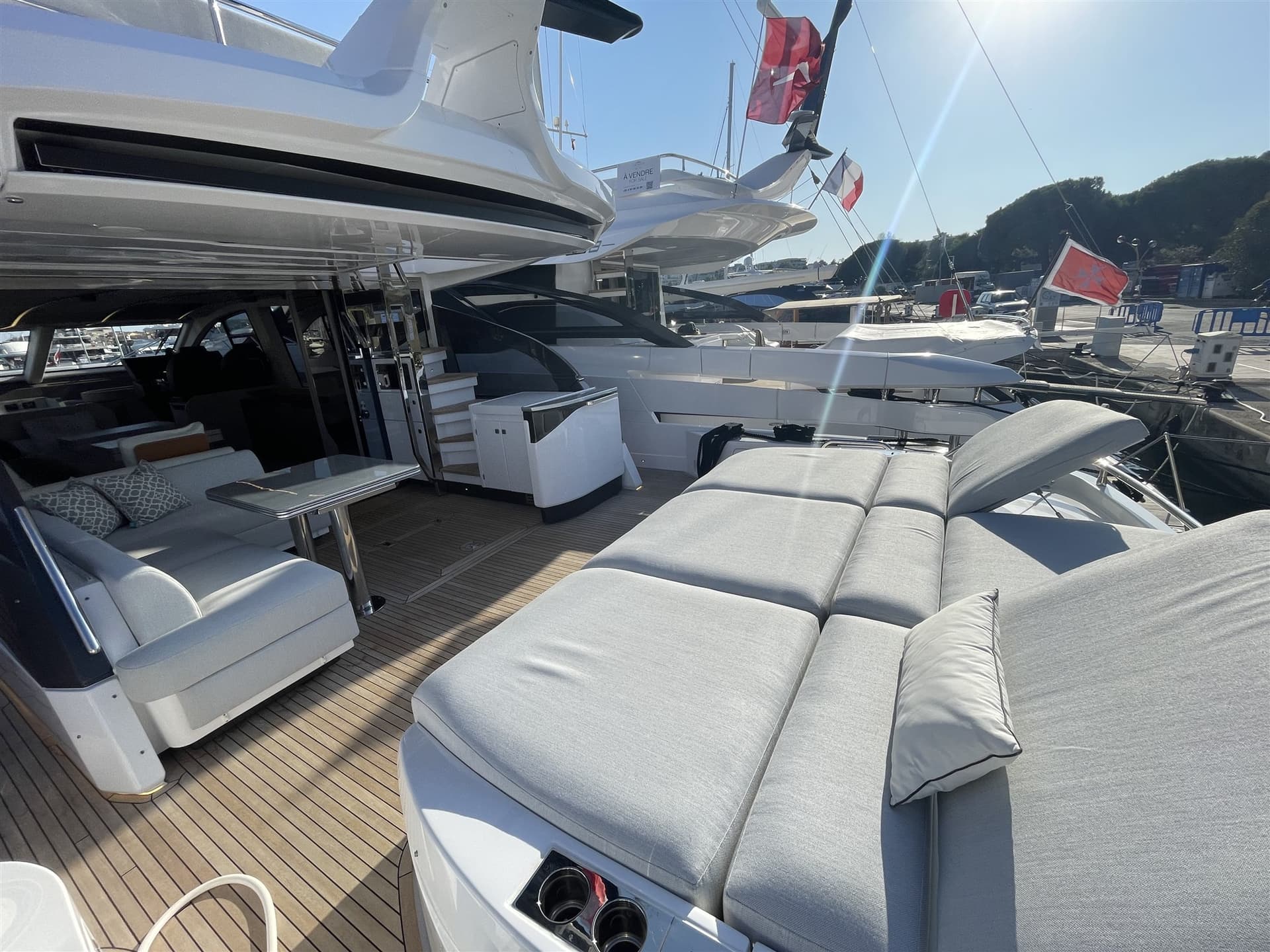 Azimut S7 M/Y 2023 - Deck View Azimut S7 M/Y 2023 - Deck View