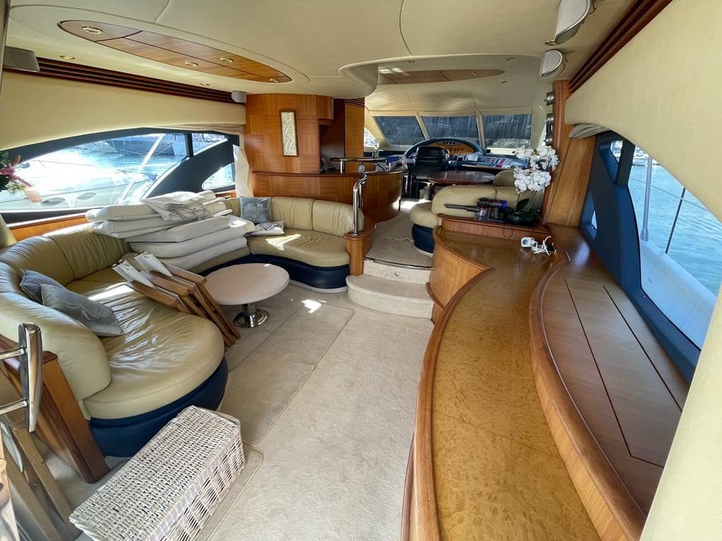 Azimut 62 - Deck View Azimut 62 - Deck View