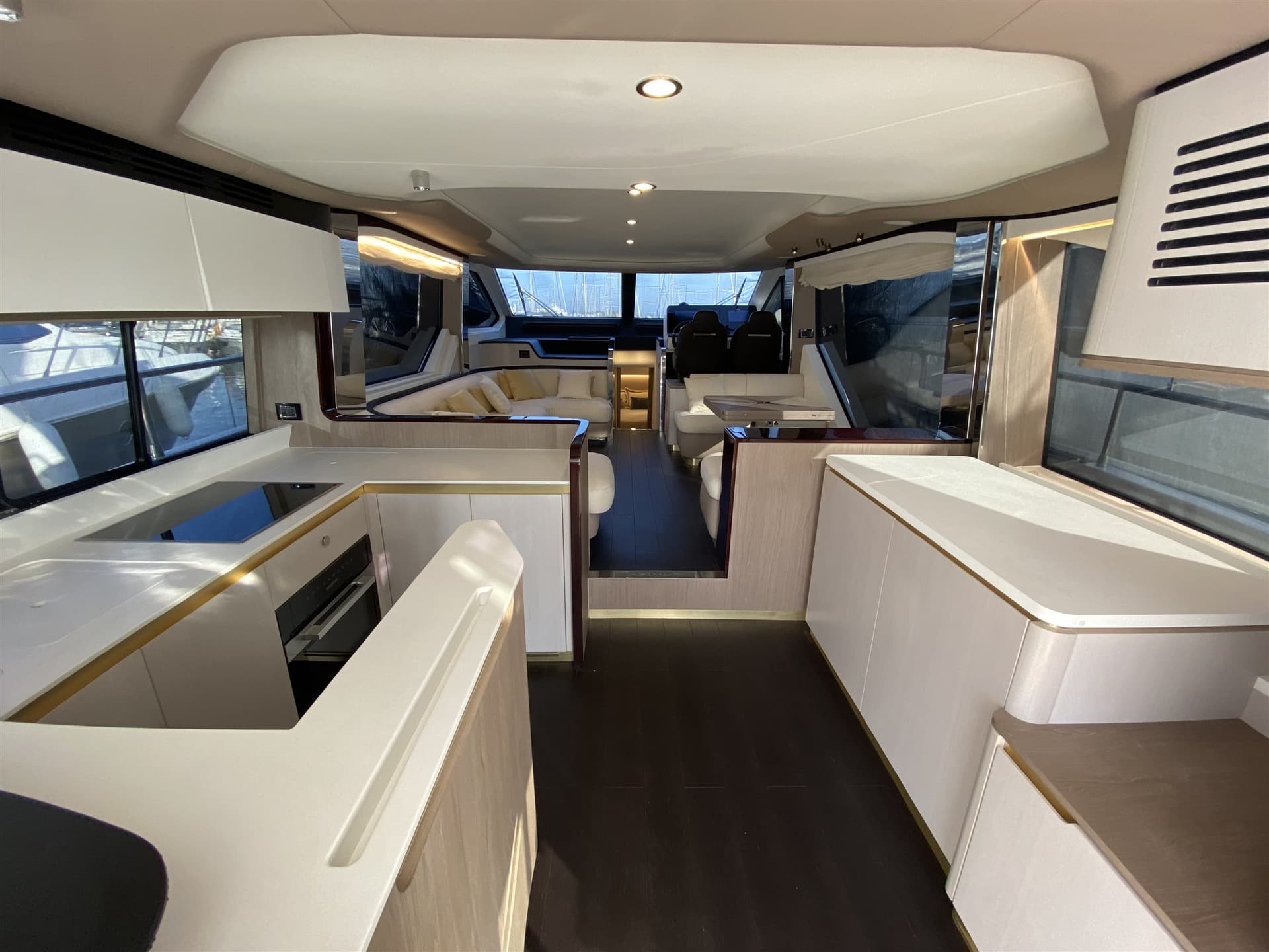Azimut 60 Flybridge 2023 - Interior View Azimut 60 Flybridge 2023 - Interior View