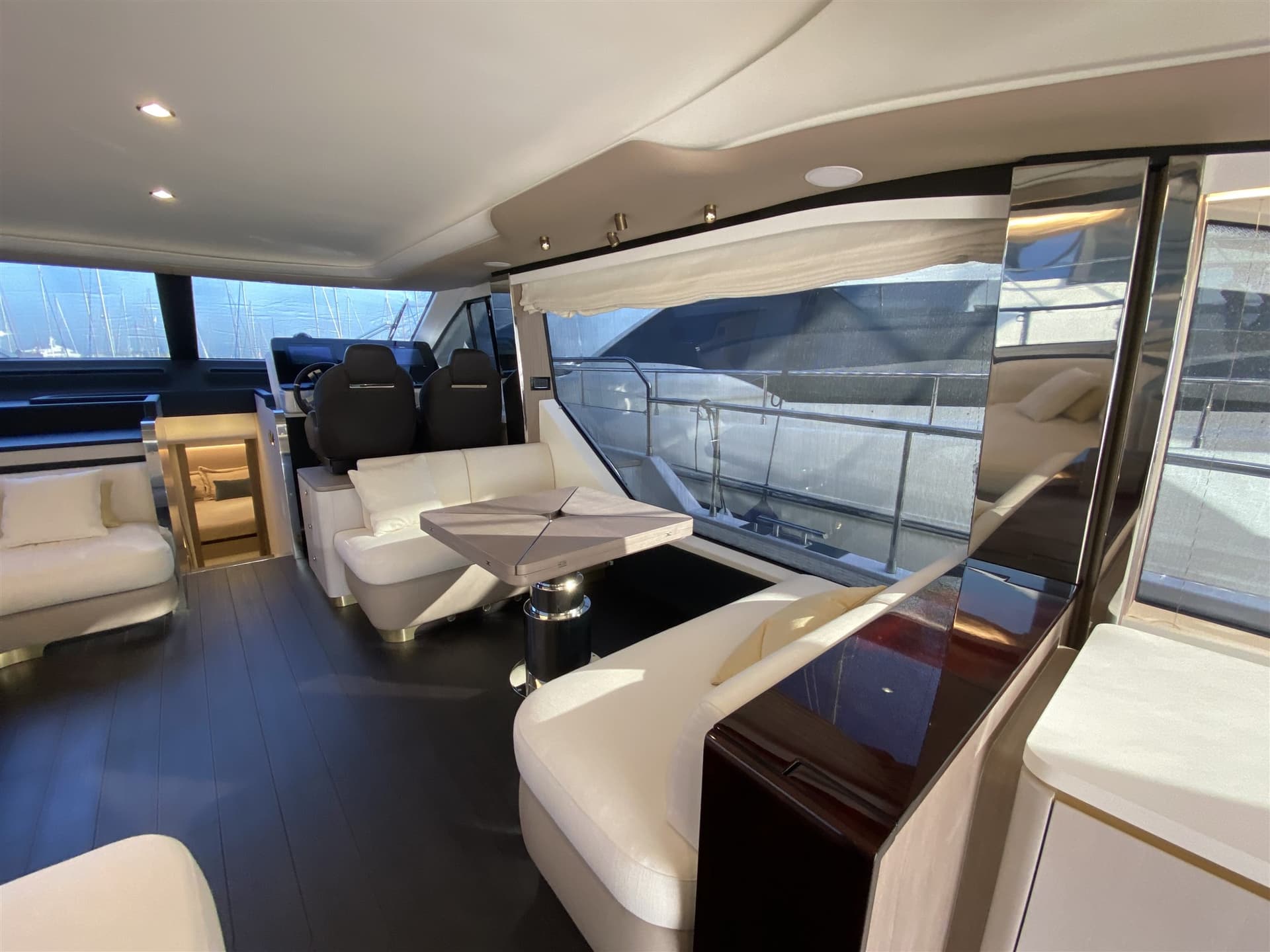 Azimut 60 Flybridge 2023 - Deck View Azimut 60 Flybridge 2023 - Deck View