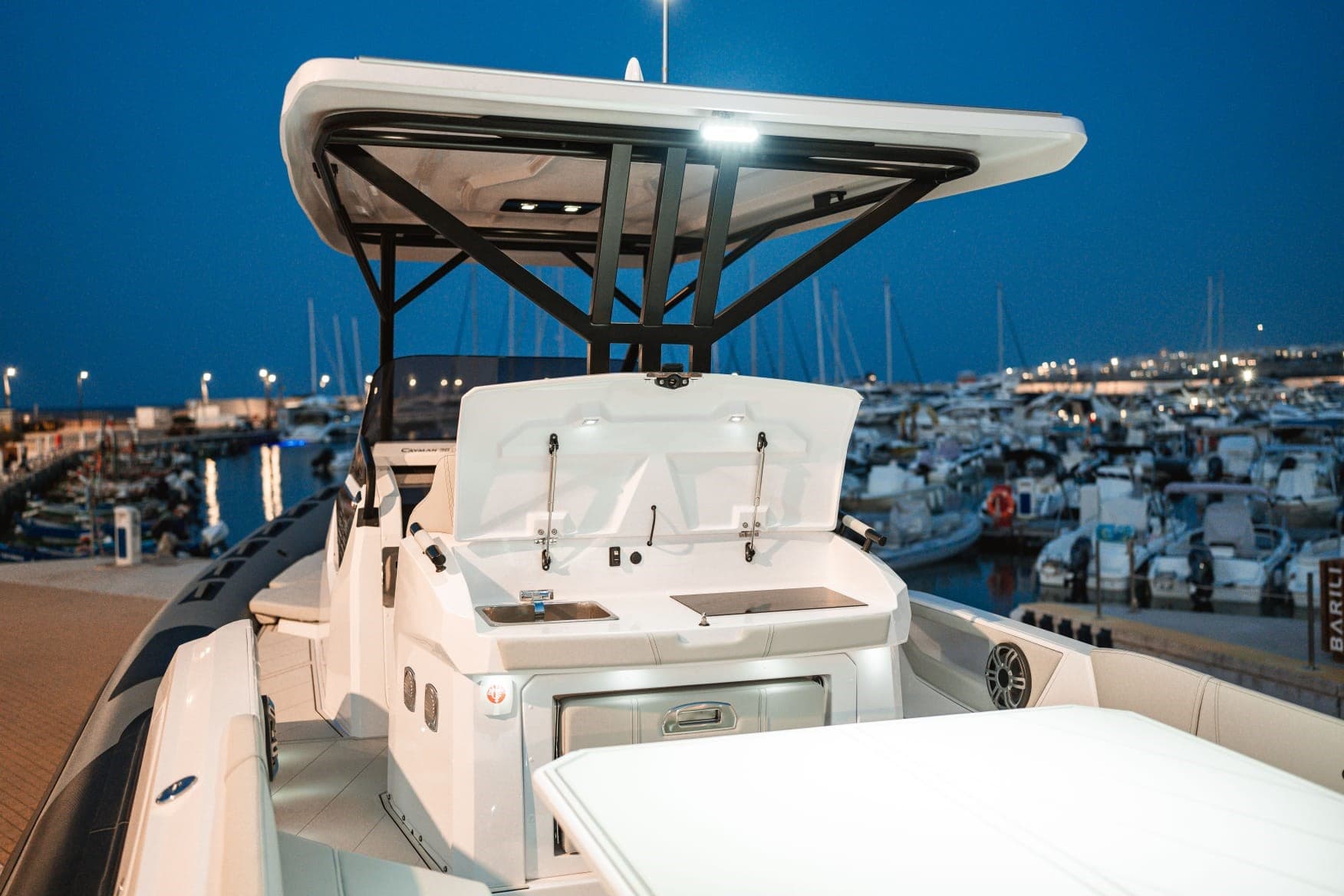 Ranieri International Cayman 38 Excutive usato - dettaglio 4