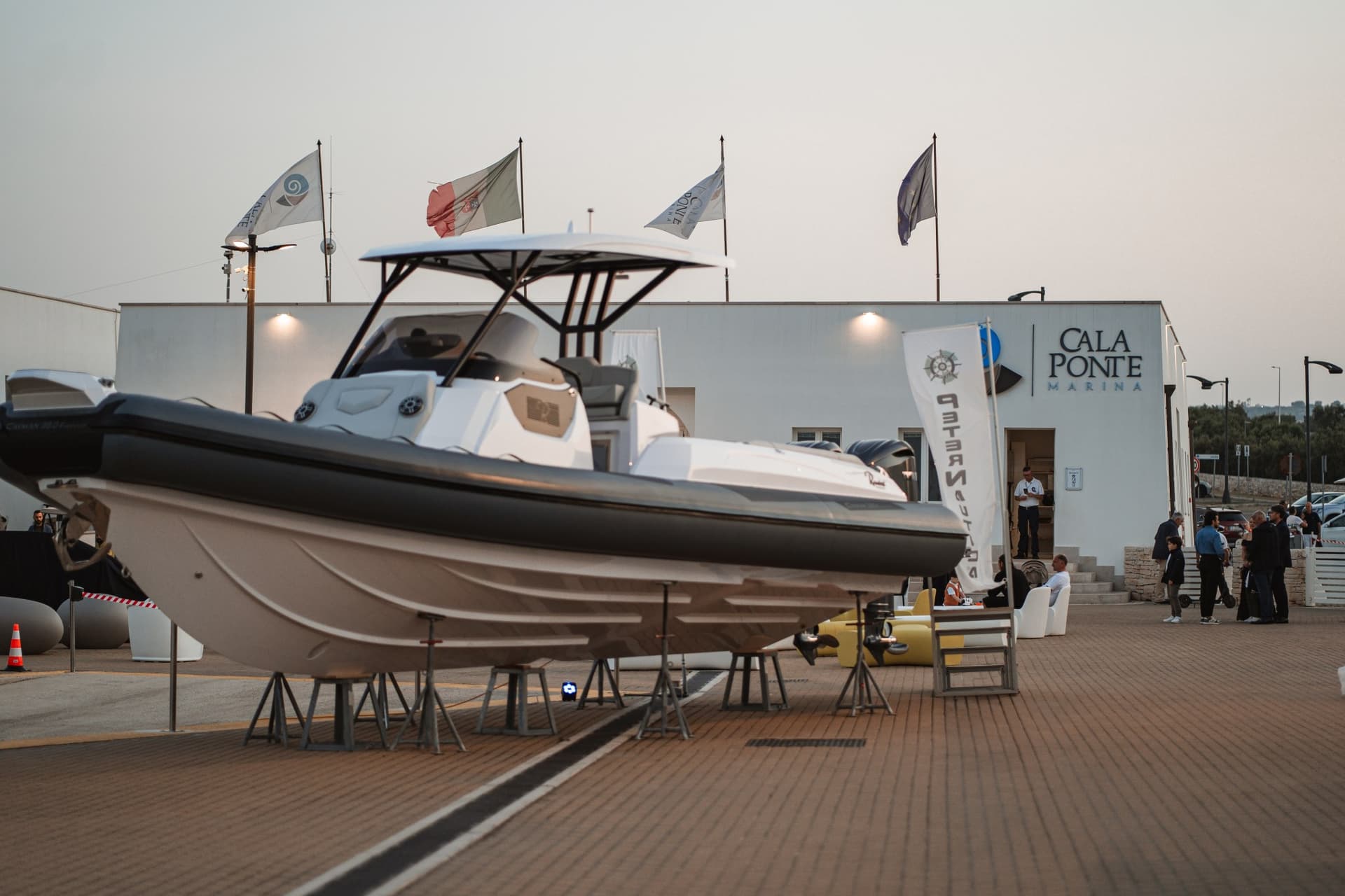 Ranieri International Cayman 38 Excutive usato - dettaglio 1