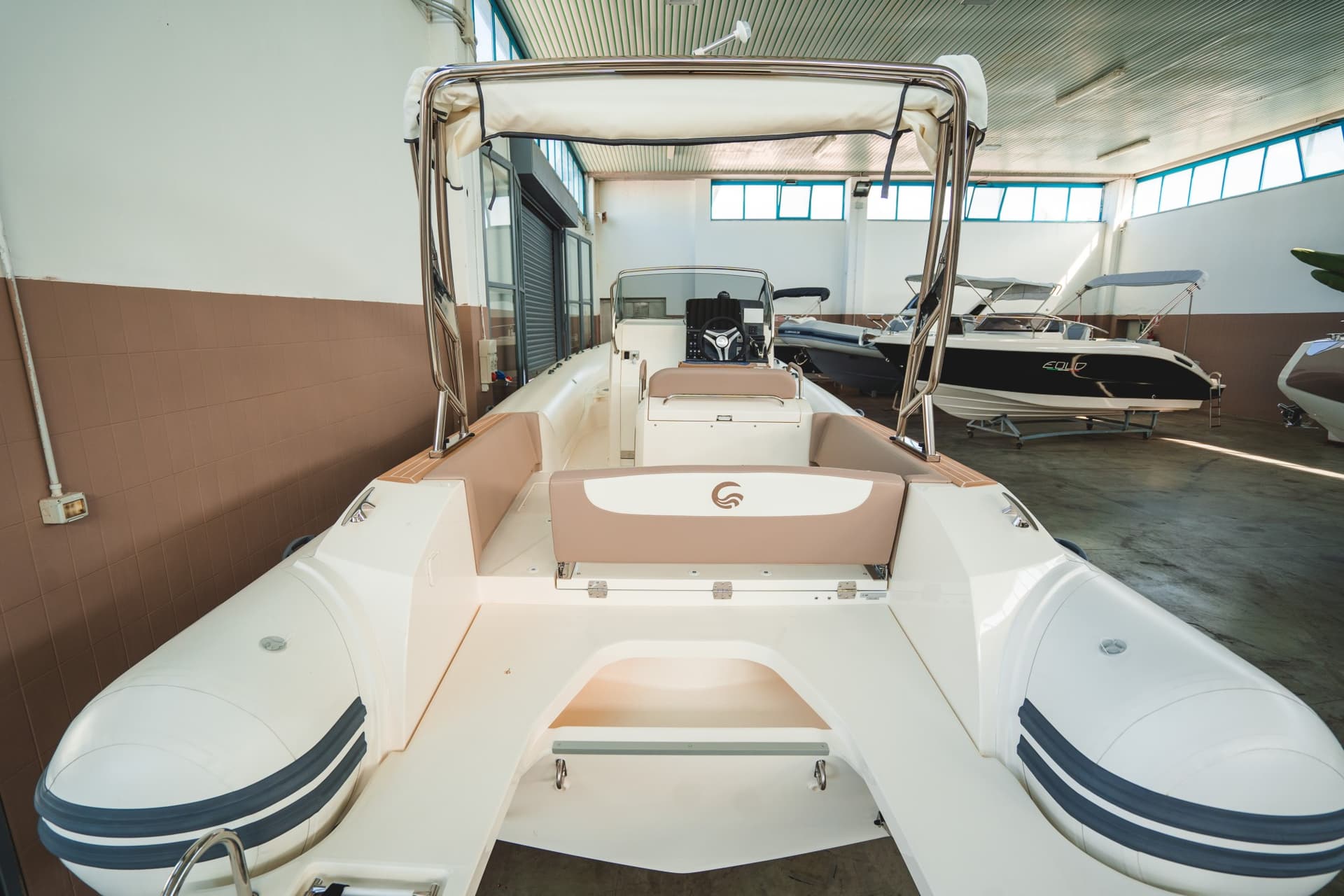 Capelli Tempest 800 - Detail View 1 Capelli Tempest 800 - Detail View 1