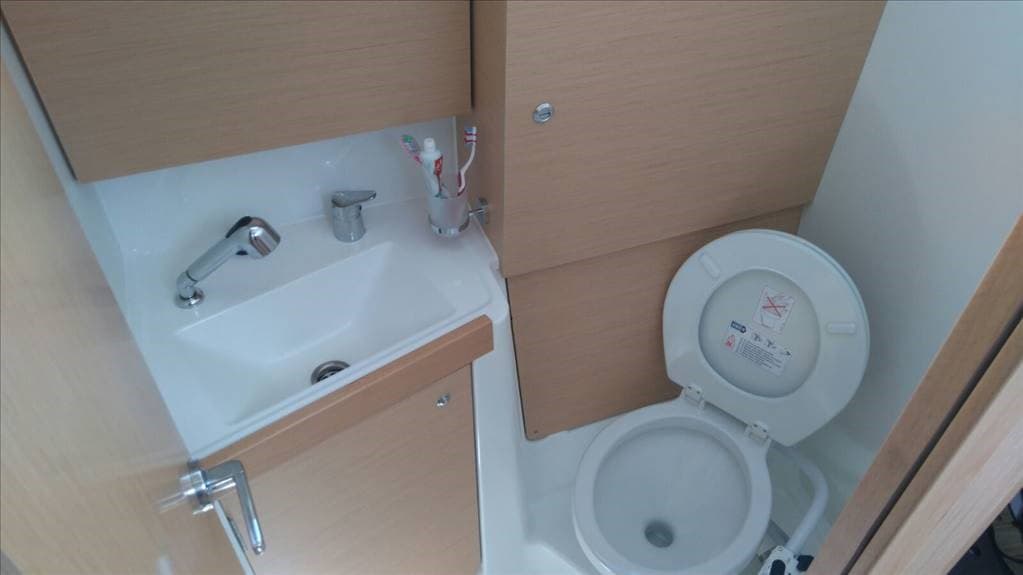 Beneteau Oceanis 38 - Deck View Beneteau Oceanis 38 - Deck View