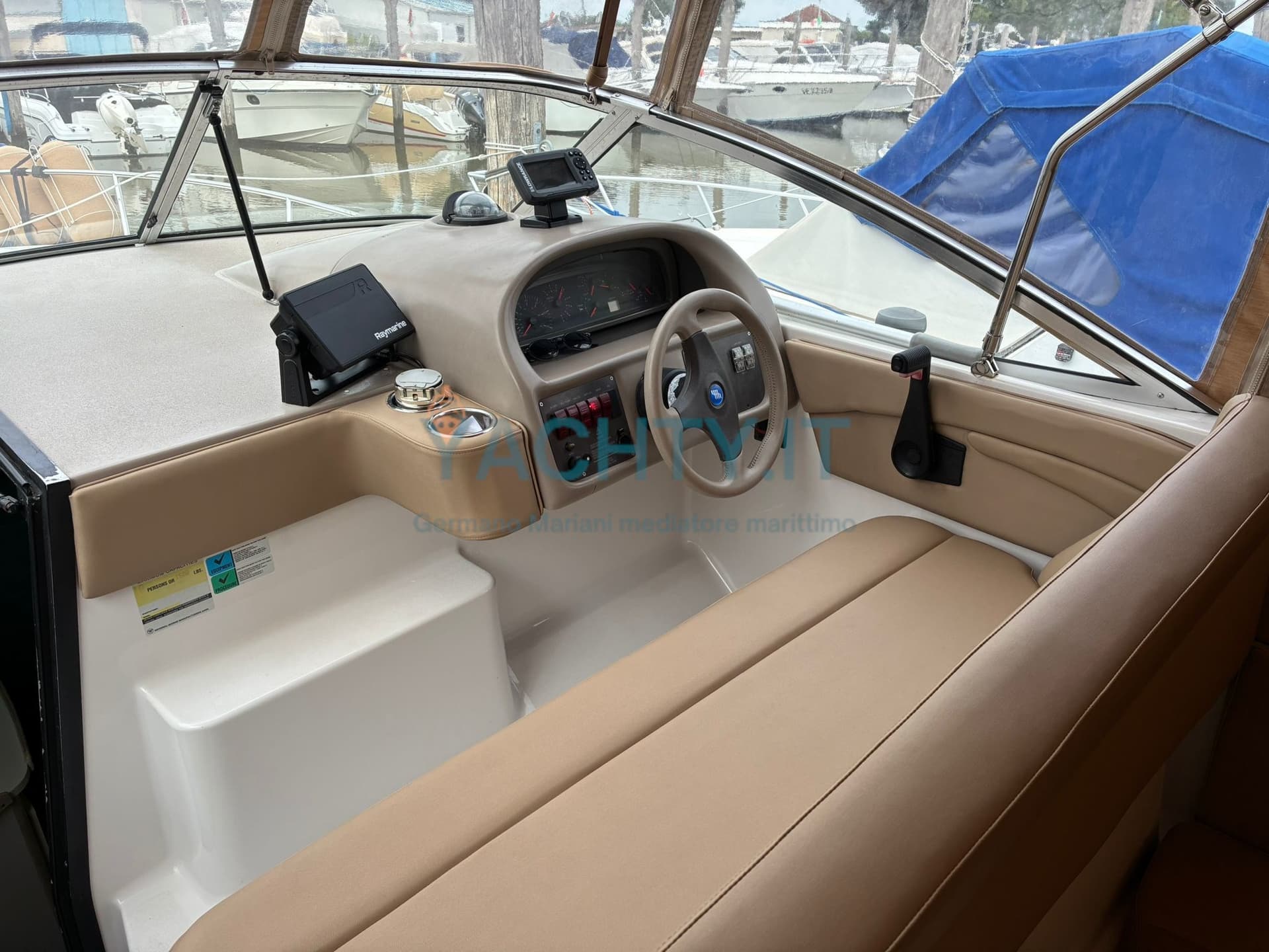 Four Winns Vista 258 - Deck View Four Winns Vista 258 - Deck View