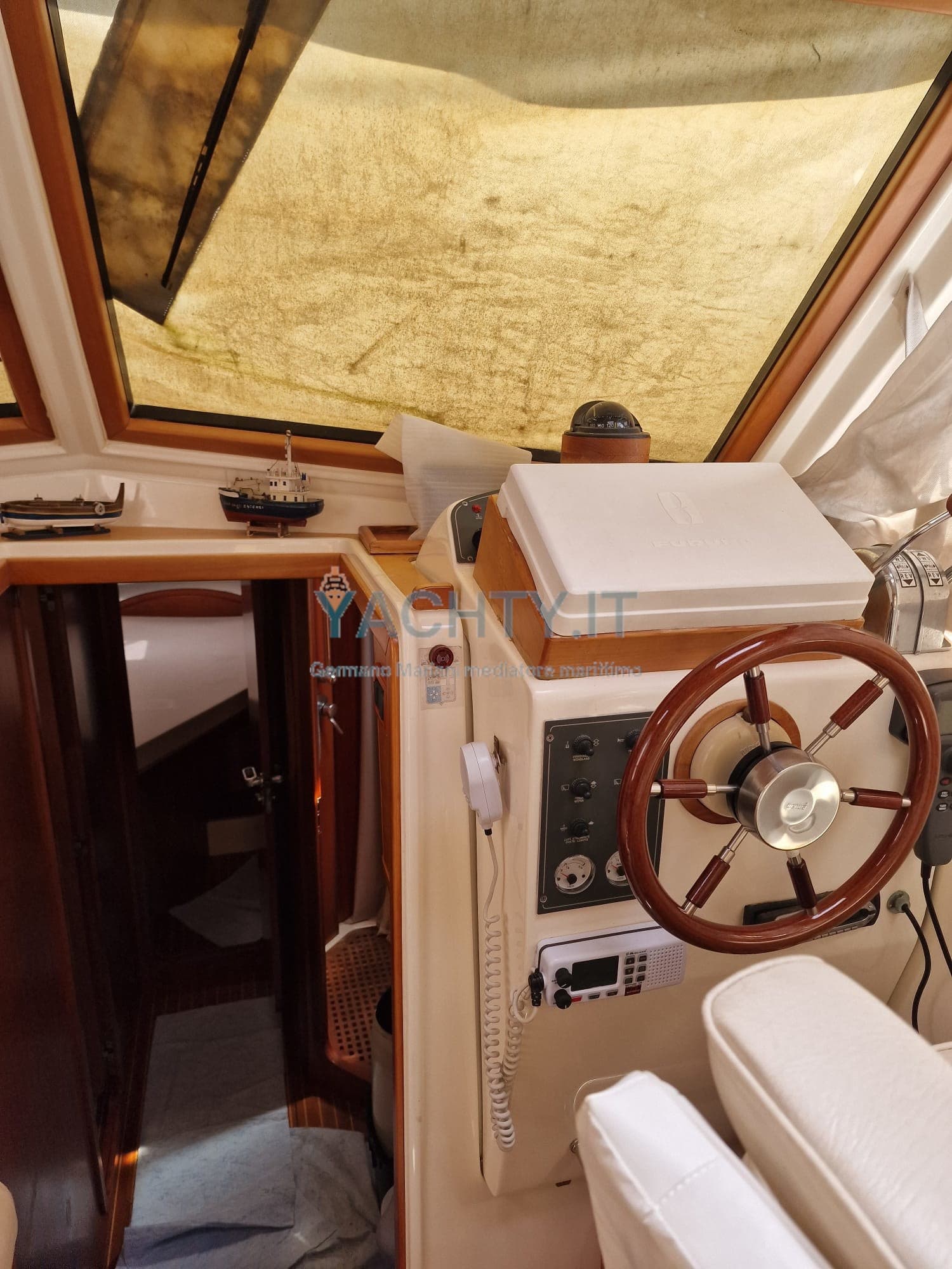 Cantieri Estensi 320 Goldstar - Interior View Cantieri Estensi 320 Goldstar - Interior View