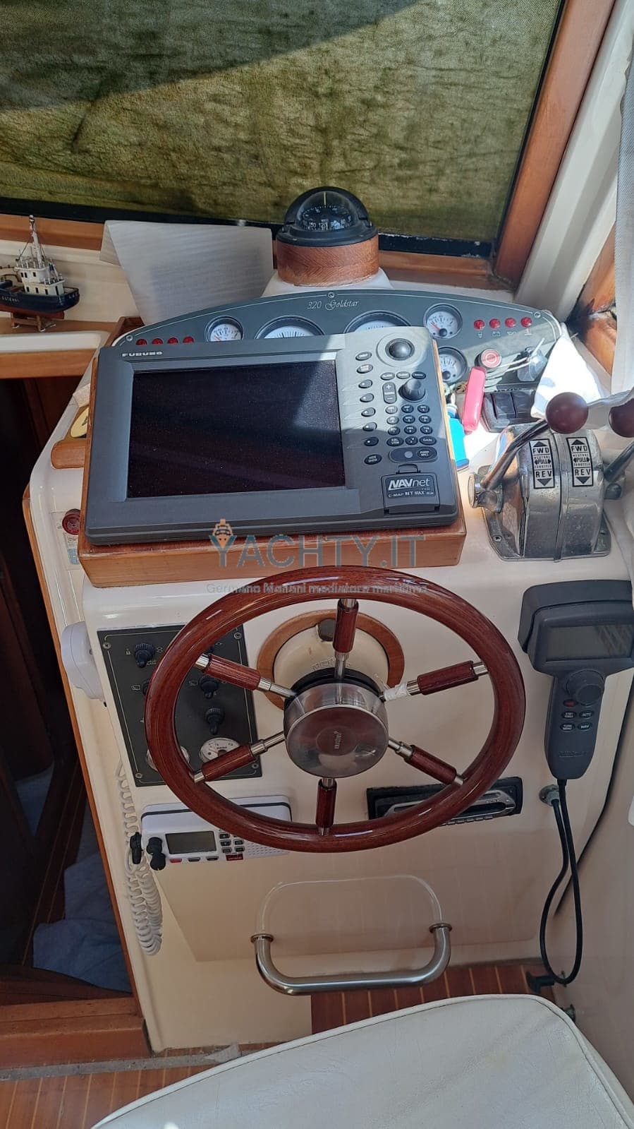 Cantieri Estensi 320 Goldstar - Deck View Cantieri Estensi 320 Goldstar - Deck View