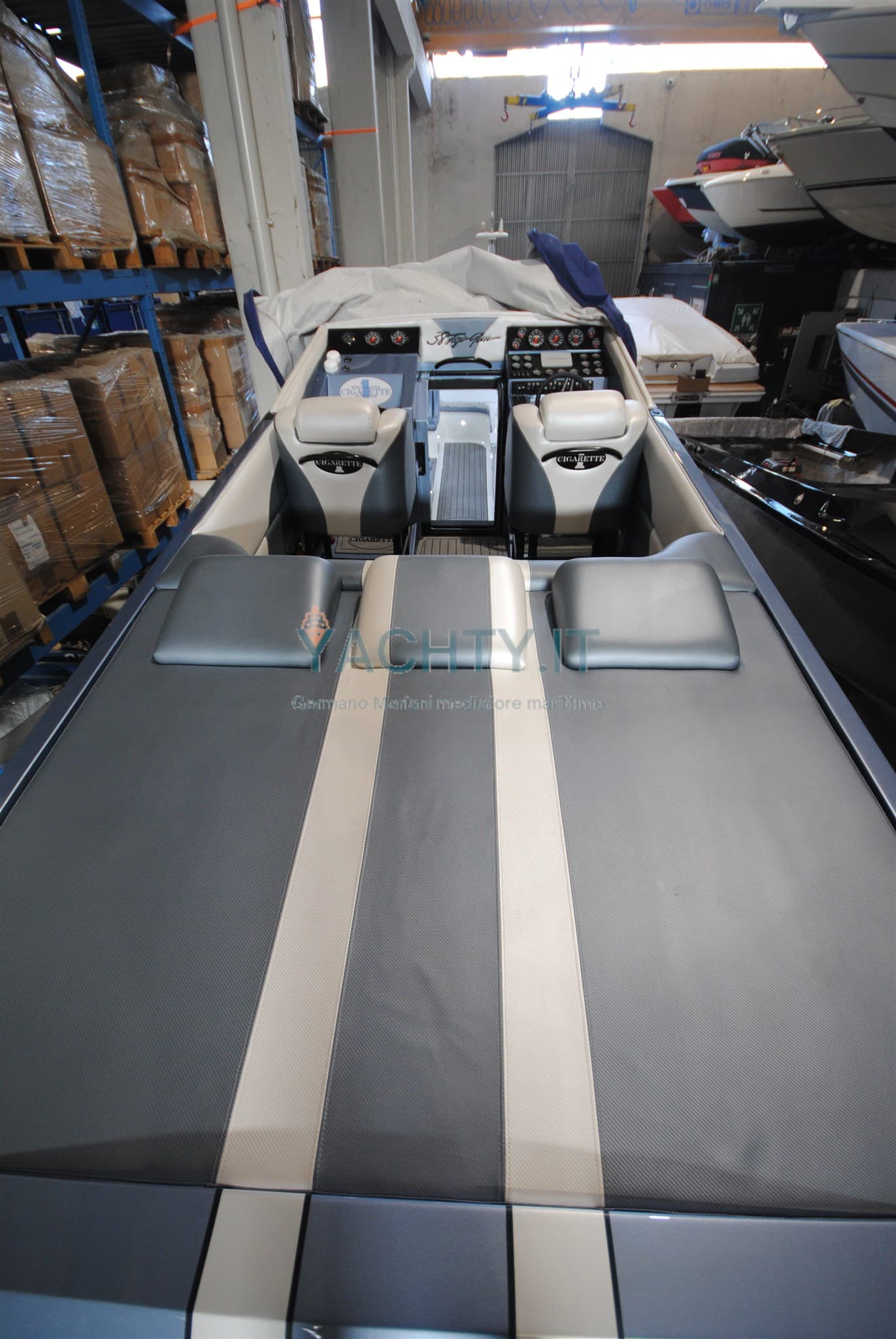 Cigarette R.T. 38' Top Gun - Interior View Cigarette R.T. 38' Top Gun - Interior View