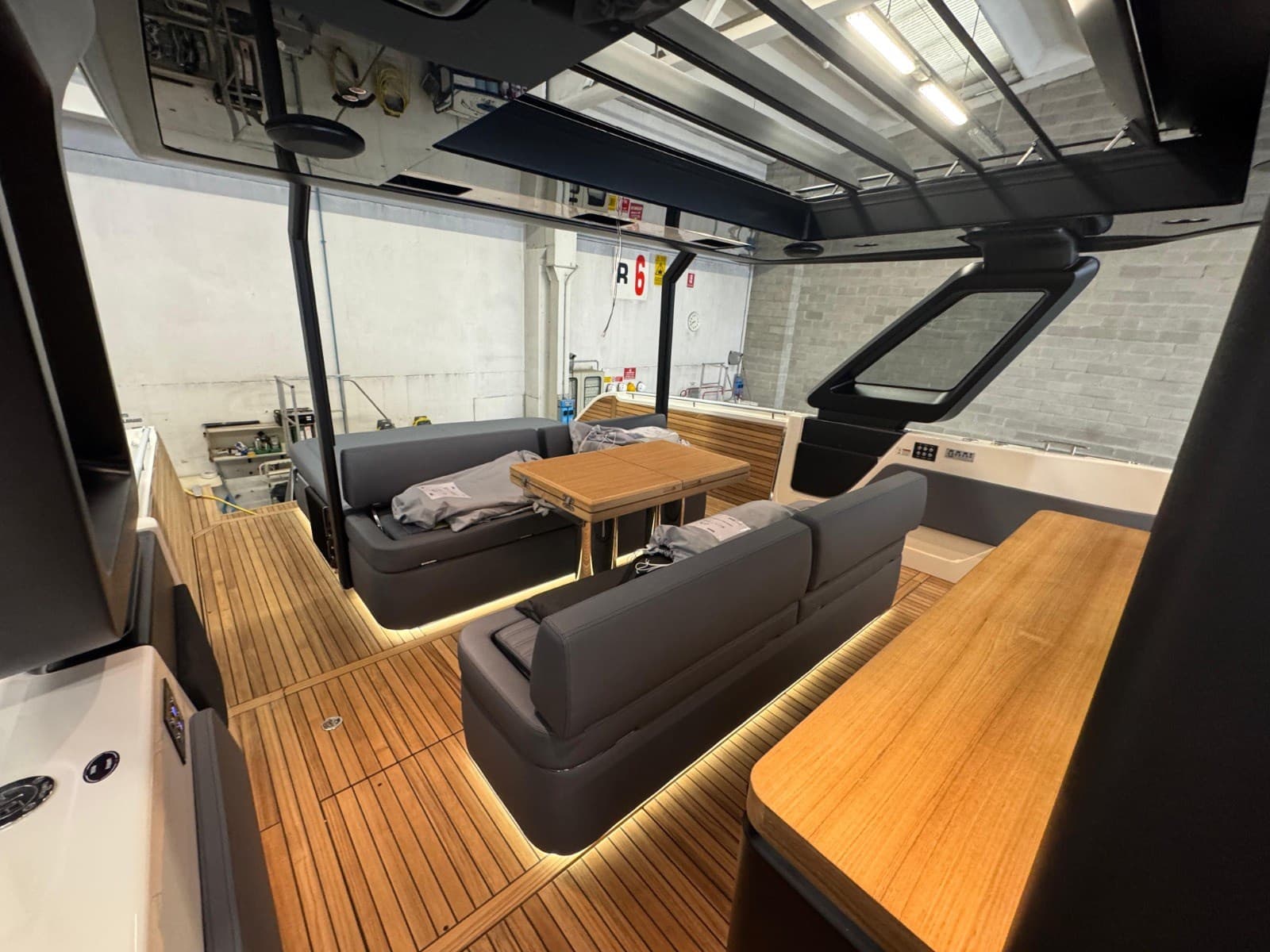 Cranchi A 46 Luxury Tender - Deck View Cranchi A 46 Luxury Tender - Deck View