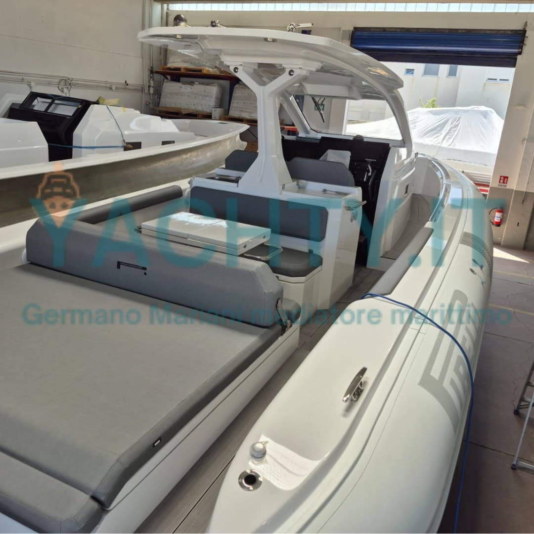 Pirelli 35 - Deck View Pirelli 35 - Deck View