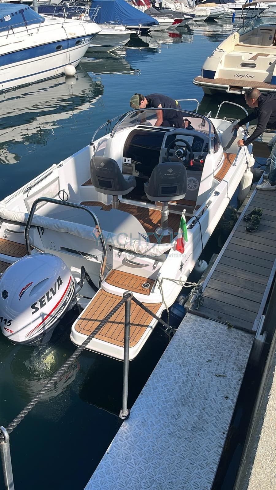 Jeanneau Cap Camarat 5.5 Wa Serie 2 - Interior View Jeanneau Cap Camarat 5.5 Wa Serie 2 - Interior View