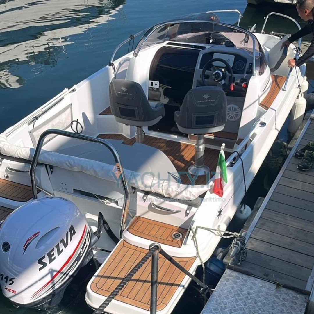 Jeanneau Cap Camarat 5.5 Wa Serie 2 - Detail View 1 Jeanneau Cap Camarat 5.5 Wa Serie 2 - Detail View 1