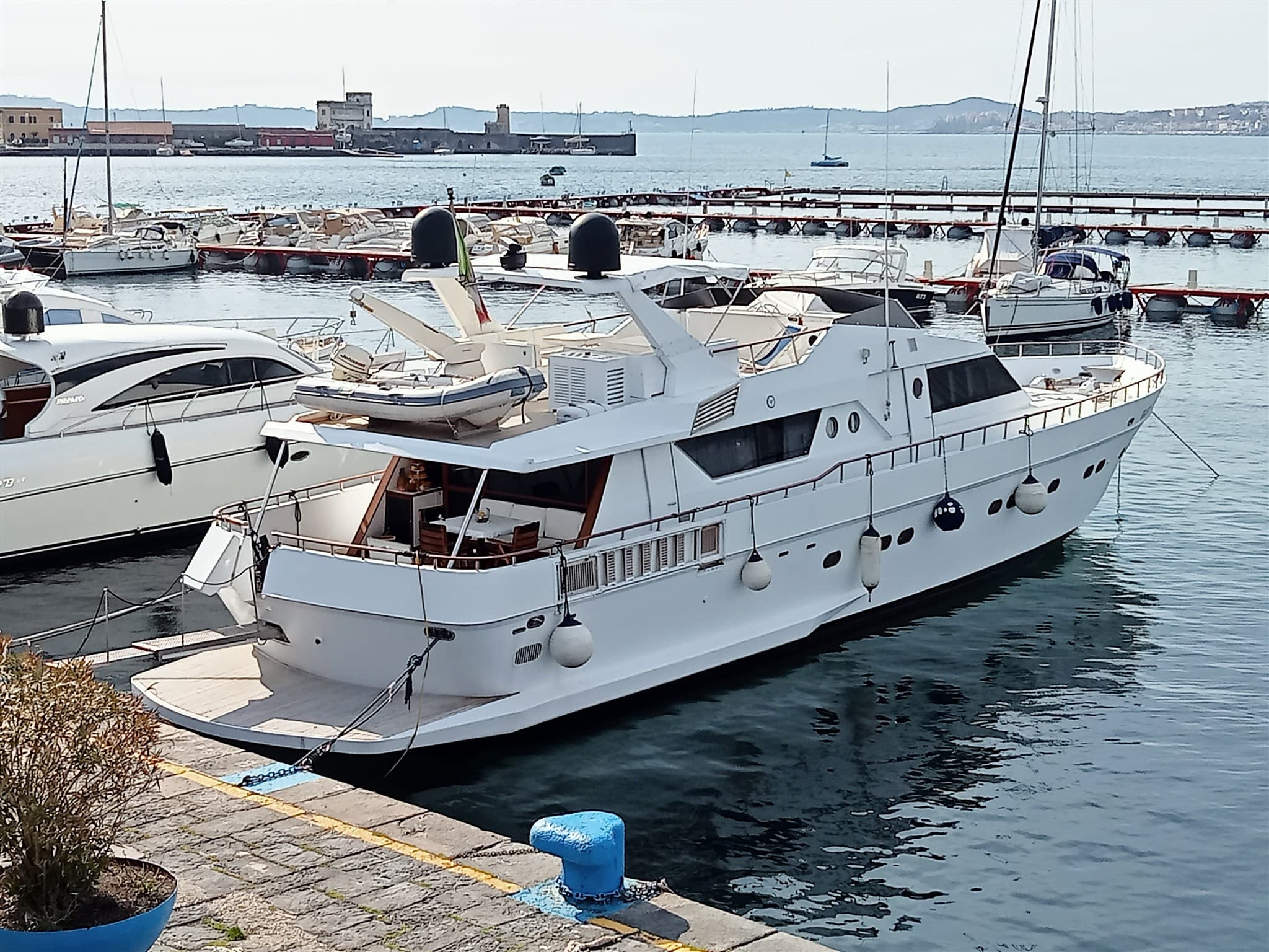 Alalunga 25 - Detail View 1 Alalunga 25 - Detail View 1