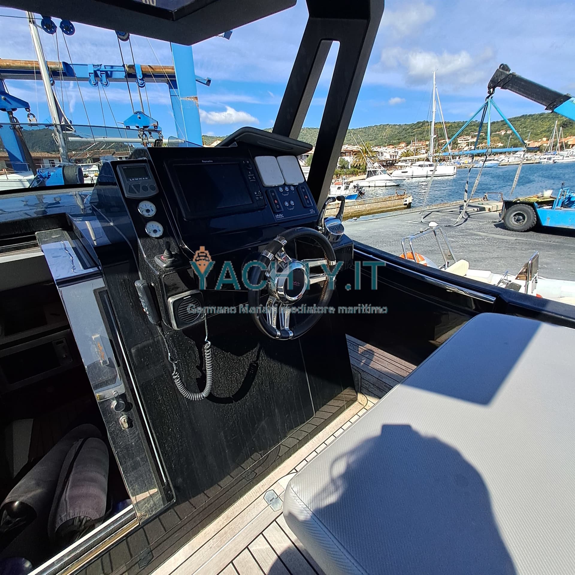 Maori Yacht Maori 37 - Deck View Maori Yacht Maori 37 - Deck View