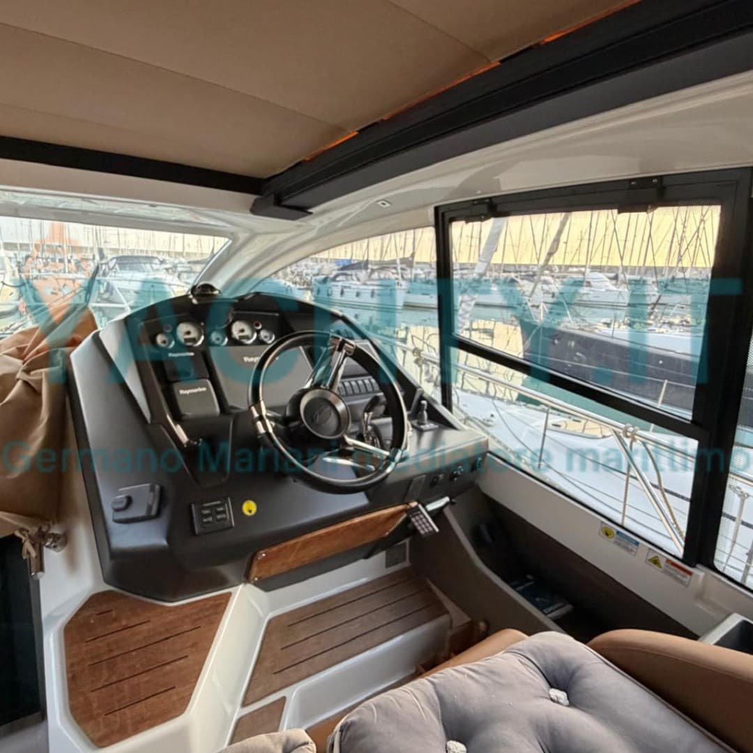 Cranchi M44 Ht - Deck View Cranchi M44 Ht - Deck View