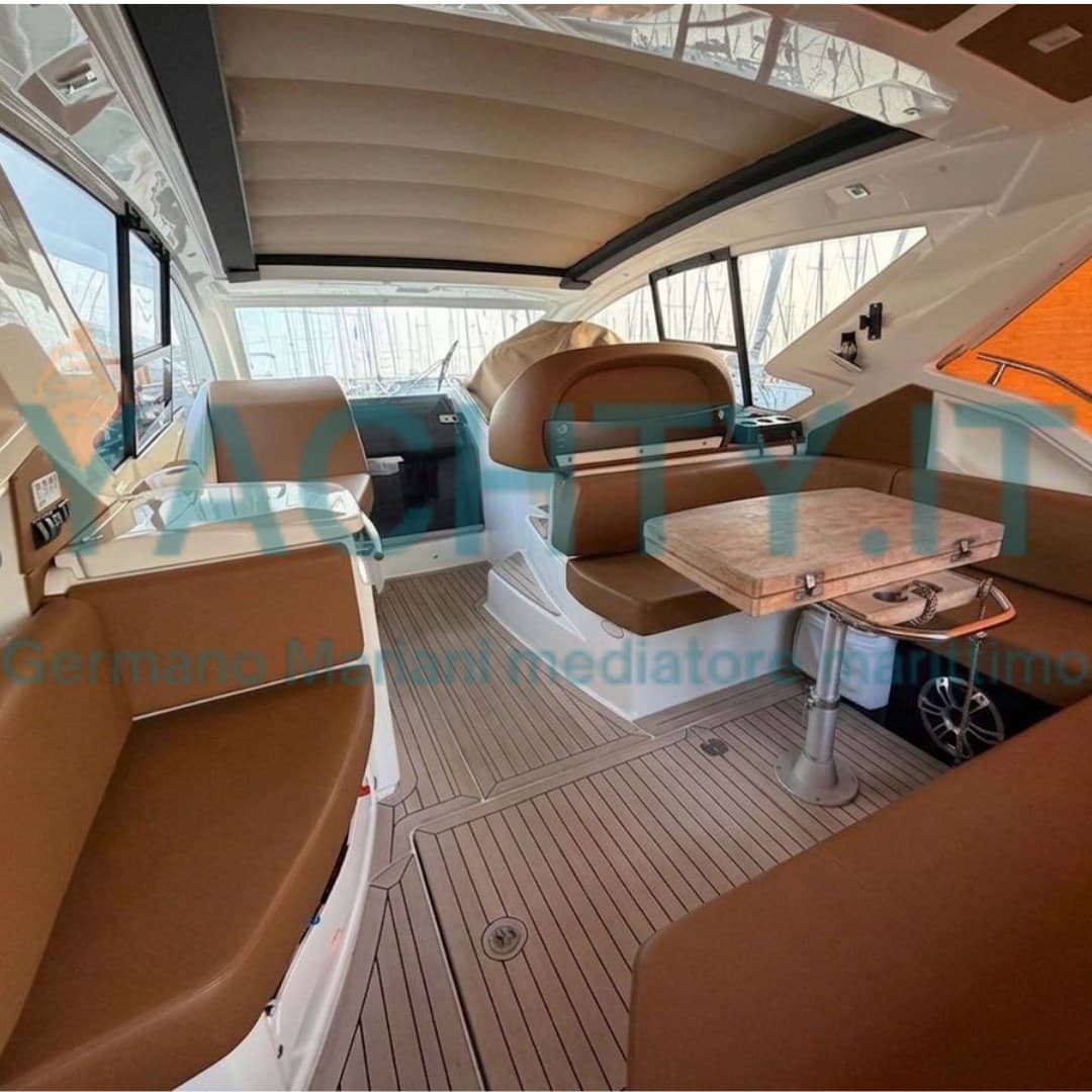 Cranchi M44 Ht - Interior View Cranchi M44 Ht - Interior View