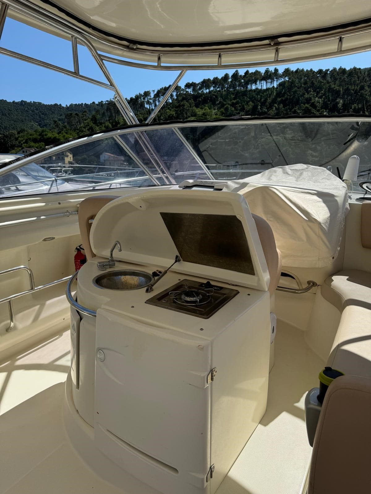 Cranchi Zaffiro 32 - Deck View Cranchi Zaffiro 32 - Deck View