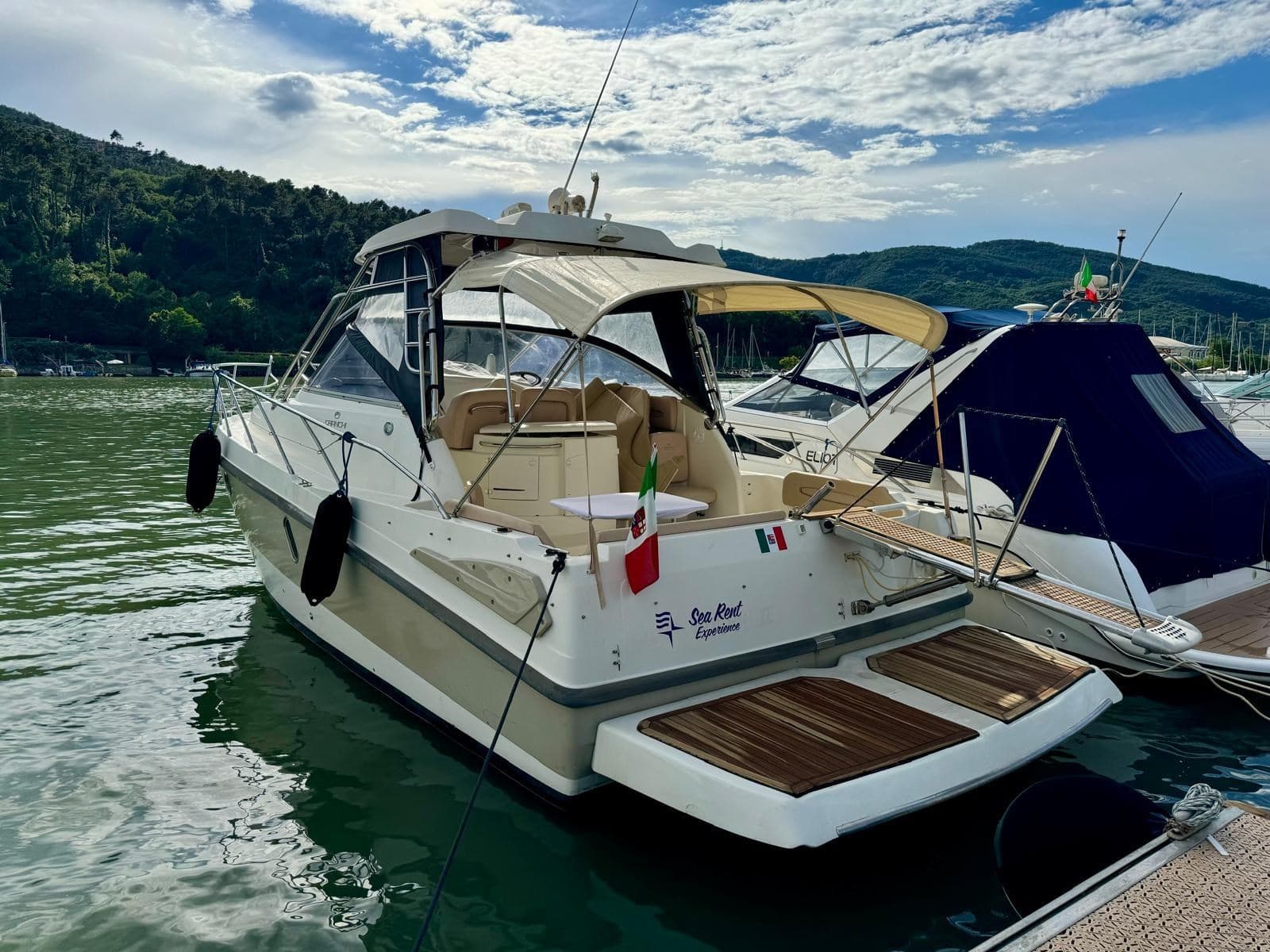 Cranchi Zaffiro 32 - Detail View 1 Cranchi Zaffiro 32 - Detail View 1