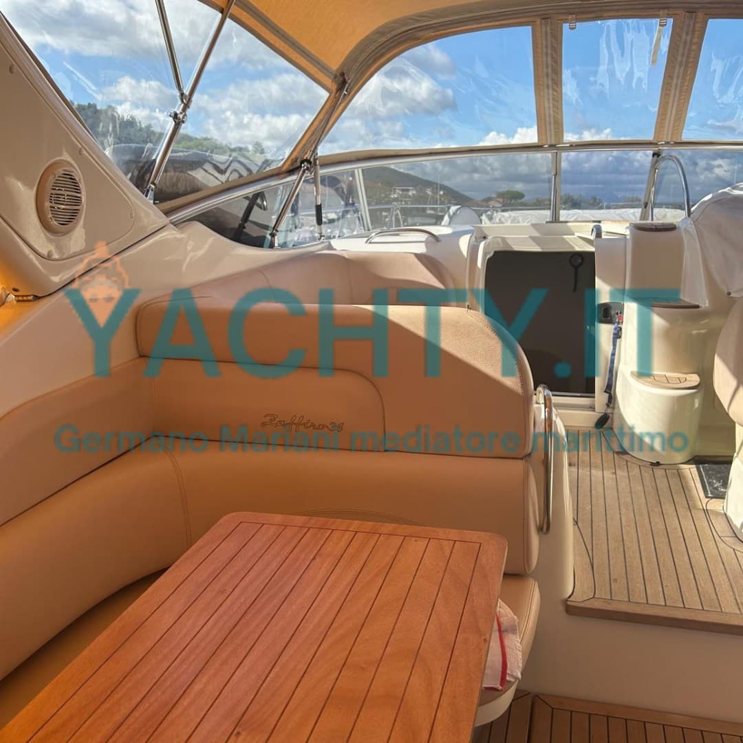 Cranchi Zaffiro 34 - Deck View Cranchi Zaffiro 34 - Deck View