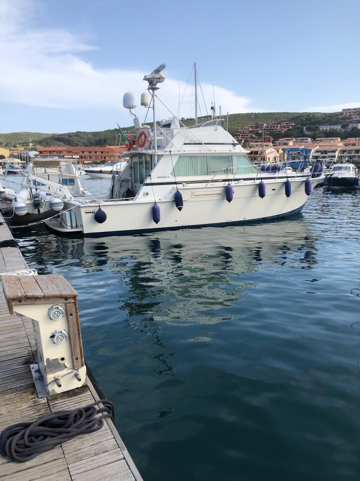Bertram Yacht Bertram 42' Convertible - Interior View Bertram Yacht Bertram 42' Convertible - Interior View