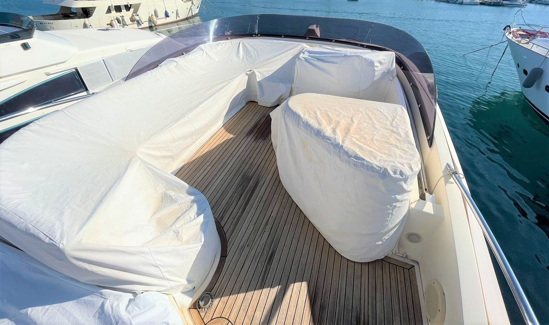 Mochi Craft Mochi 64 Dolphin Fly - Deck View Mochi Craft Mochi 64 Dolphin Fly - Deck View