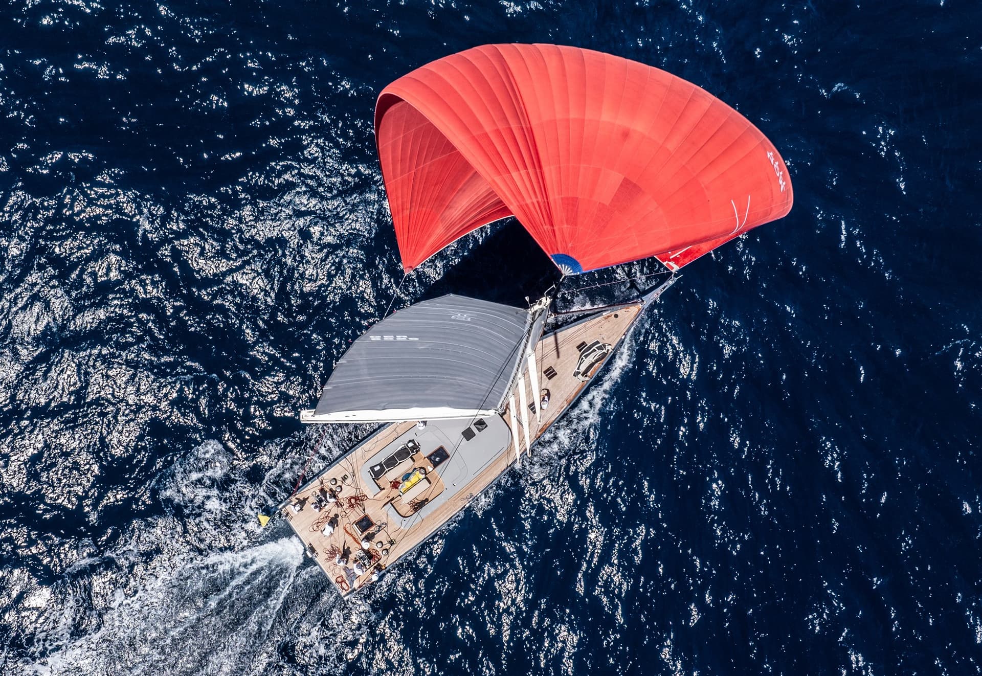 YYachts Y8 - Deck View YYachts Y8 - Deck View